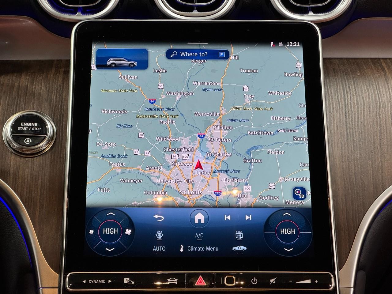 Mercedes-Benz GLC Vehicle Full-screen Gallery Image 14