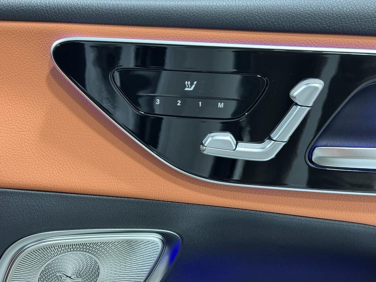 Mercedes-Benz GLC Vehicle Full-screen Gallery Image 19