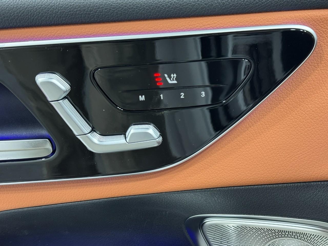 Mercedes-Benz GLC Vehicle Full-screen Gallery Image 22