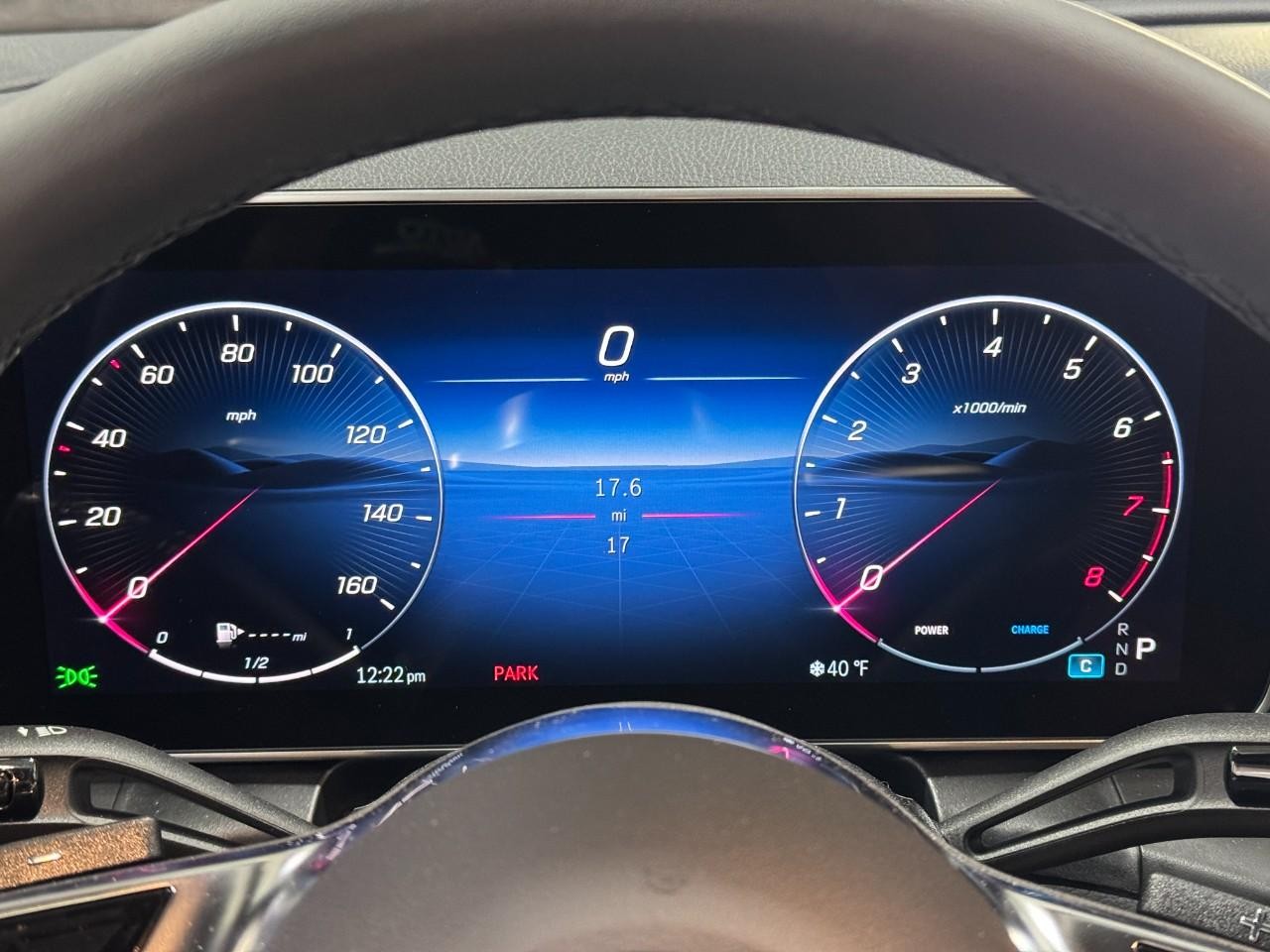 Mercedes-Benz GLC Vehicle Full-screen Gallery Image 33