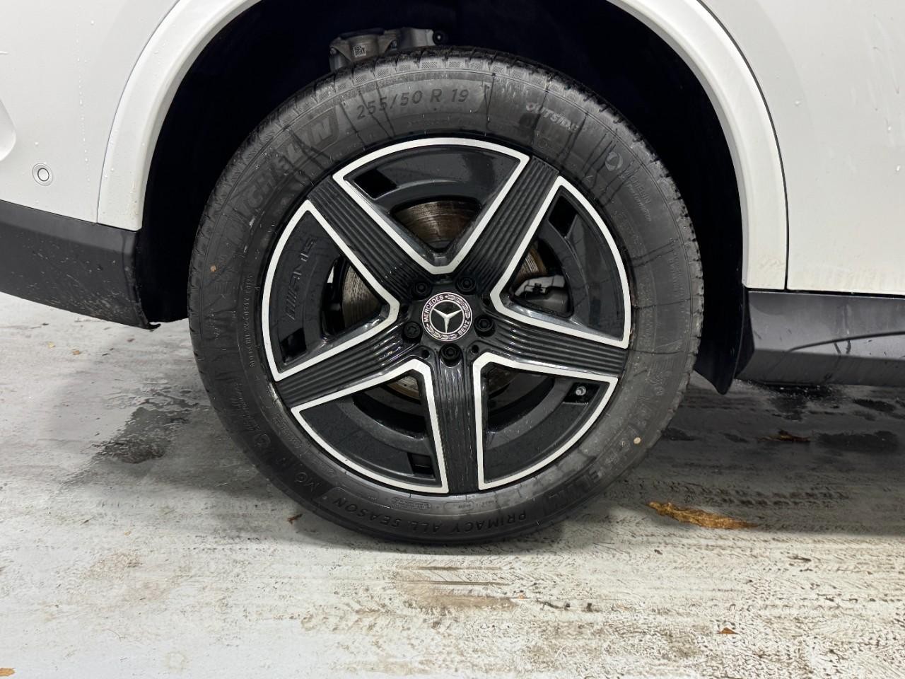 Mercedes-Benz GLC Vehicle Full-screen Gallery Image 5