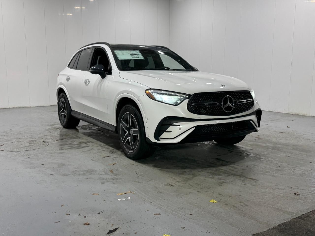 Mercedes-Benz GLC Vehicle Full-screen Gallery Image 6