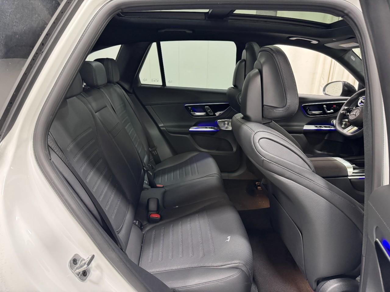 Mercedes-Benz GLC Vehicle Full-screen Gallery Image 10