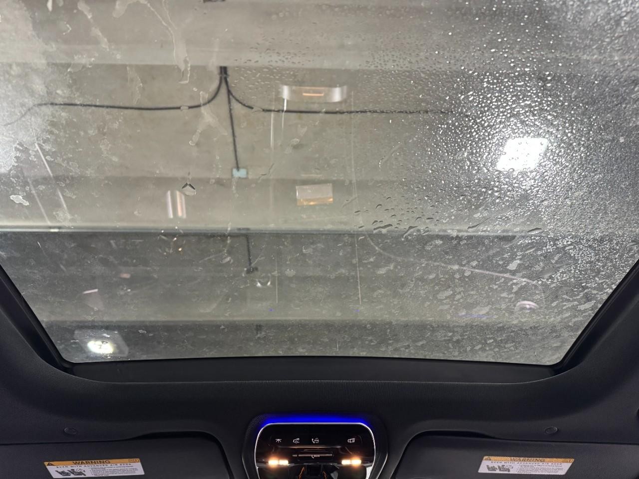 Mercedes-Benz GLC Vehicle Full-screen Gallery Image 11