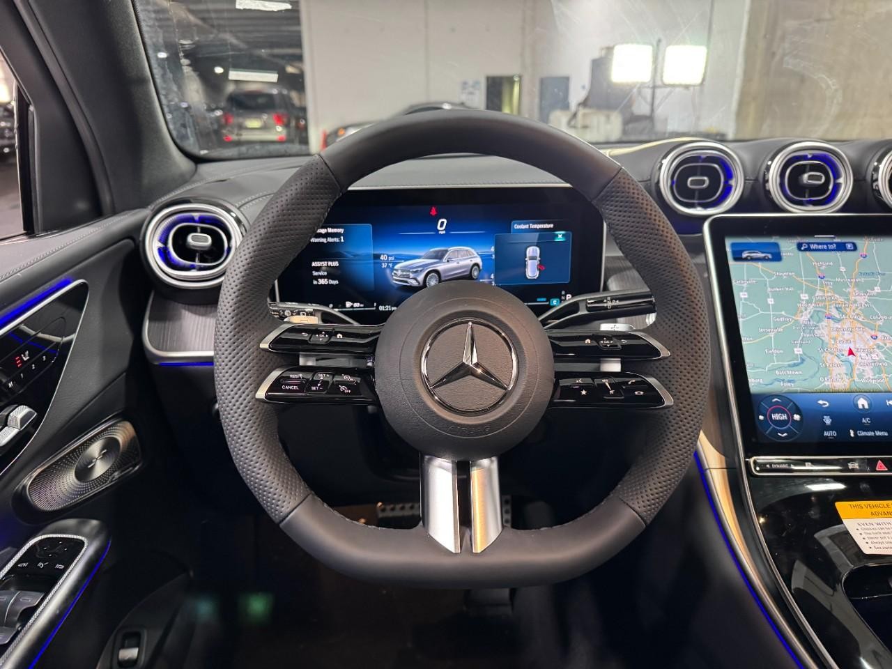 Mercedes-Benz GLC Vehicle Full-screen Gallery Image 13