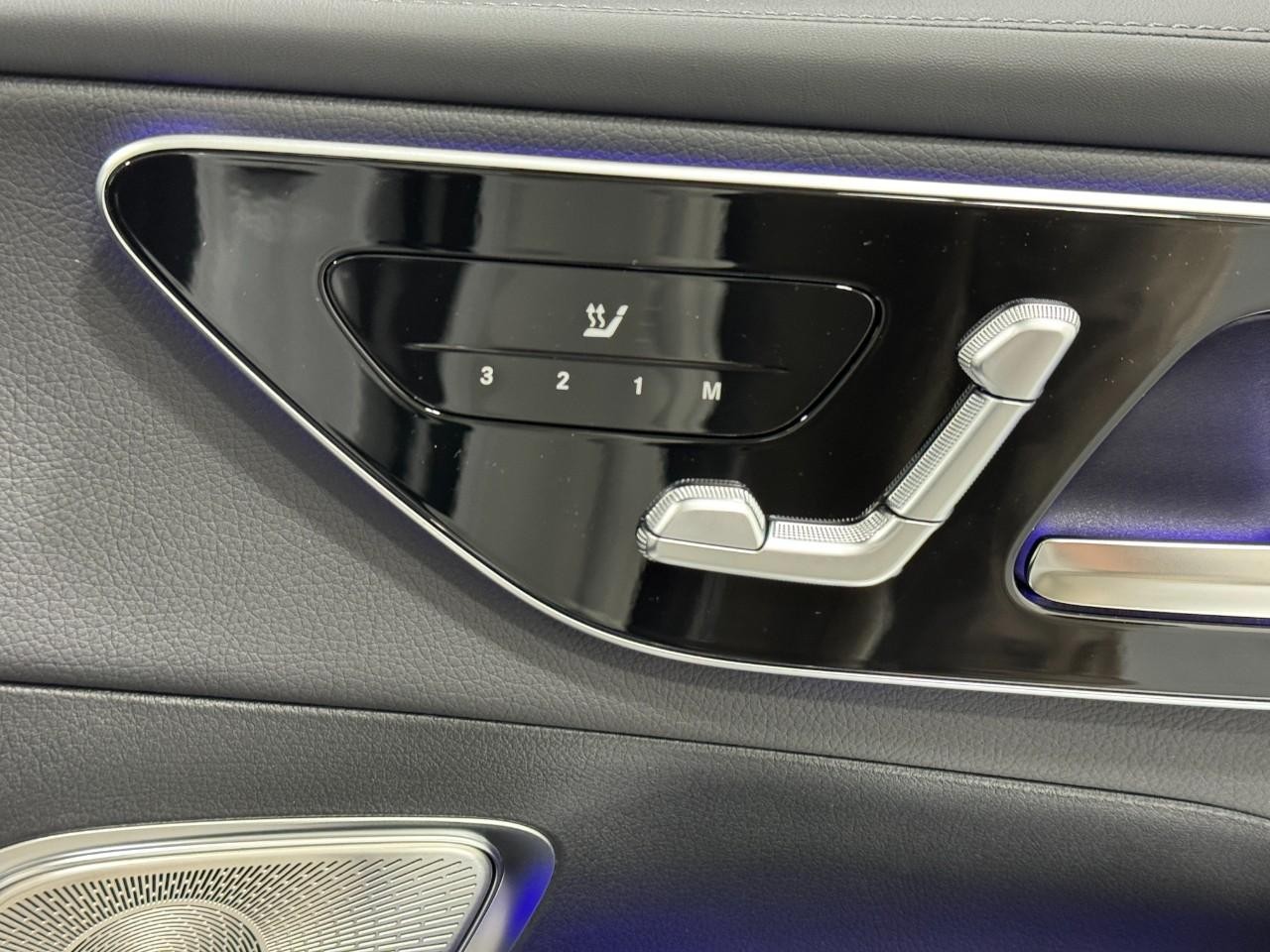 Mercedes-Benz GLC Vehicle Full-screen Gallery Image 19