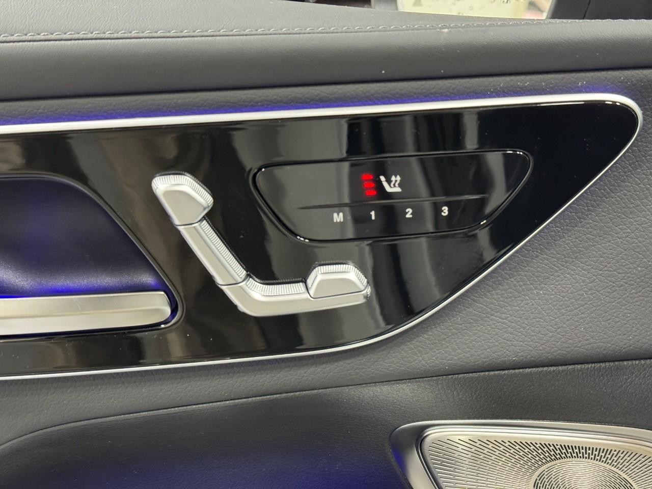 Mercedes-Benz GLC Vehicle Full-screen Gallery Image 22