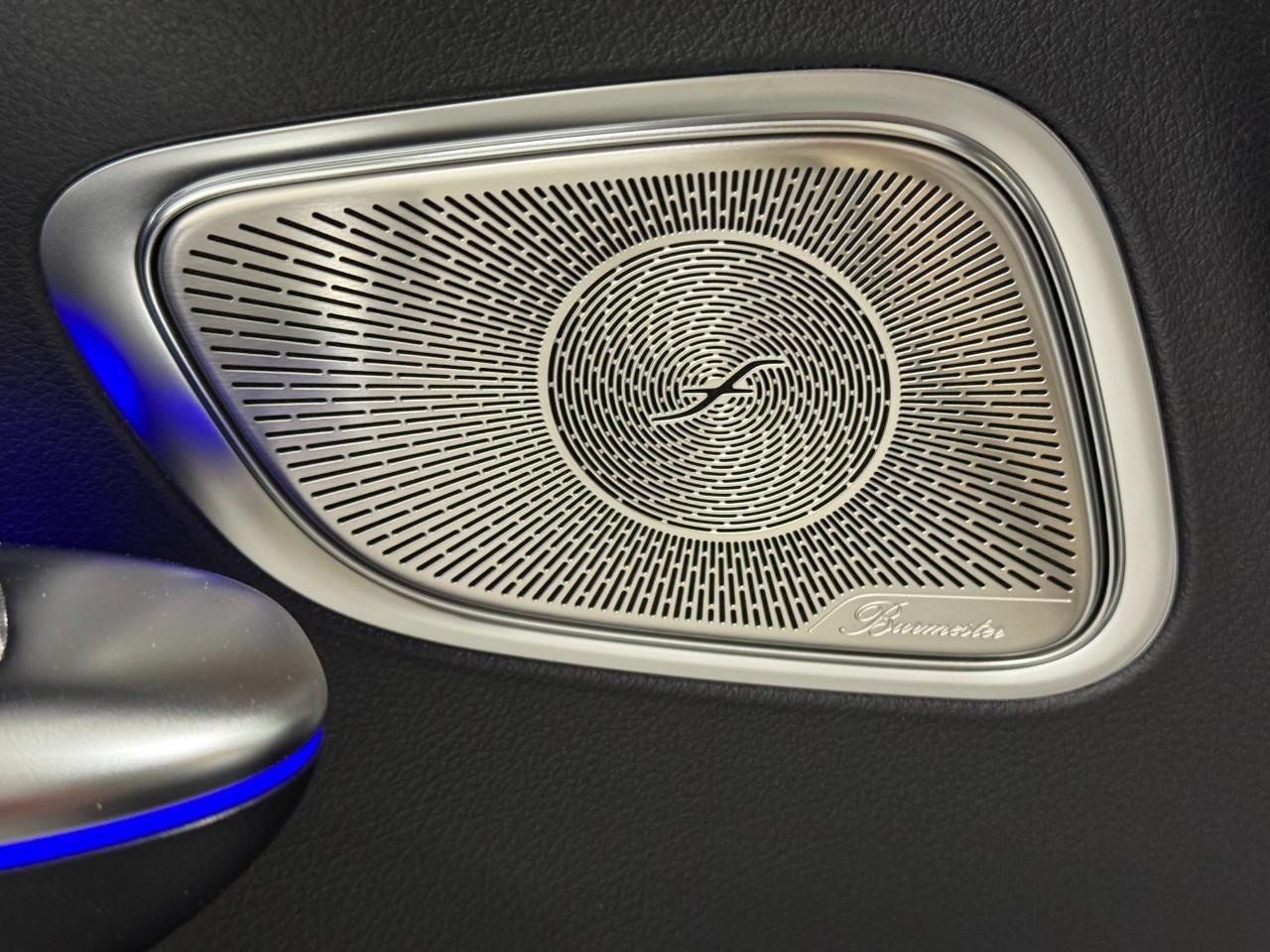 Mercedes-Benz GLC Vehicle Full-screen Gallery Image 25