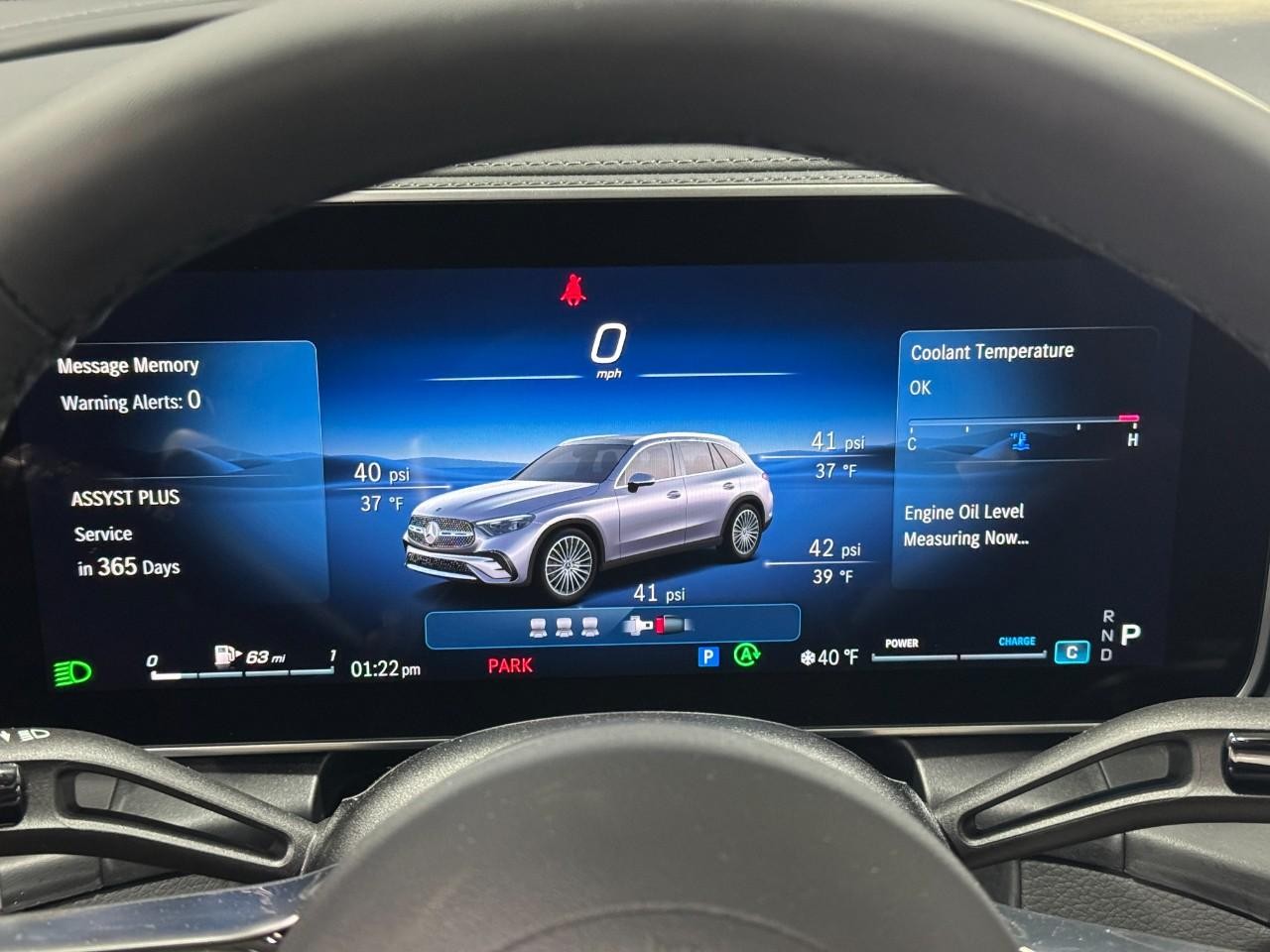 Mercedes-Benz GLC Vehicle Full-screen Gallery Image 32