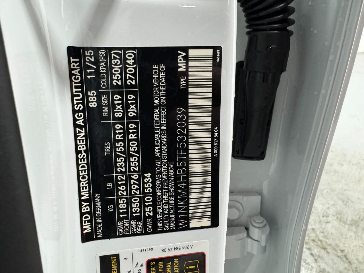 Mercedes-Benz GLC Vehicle Full-screen Gallery Image 35