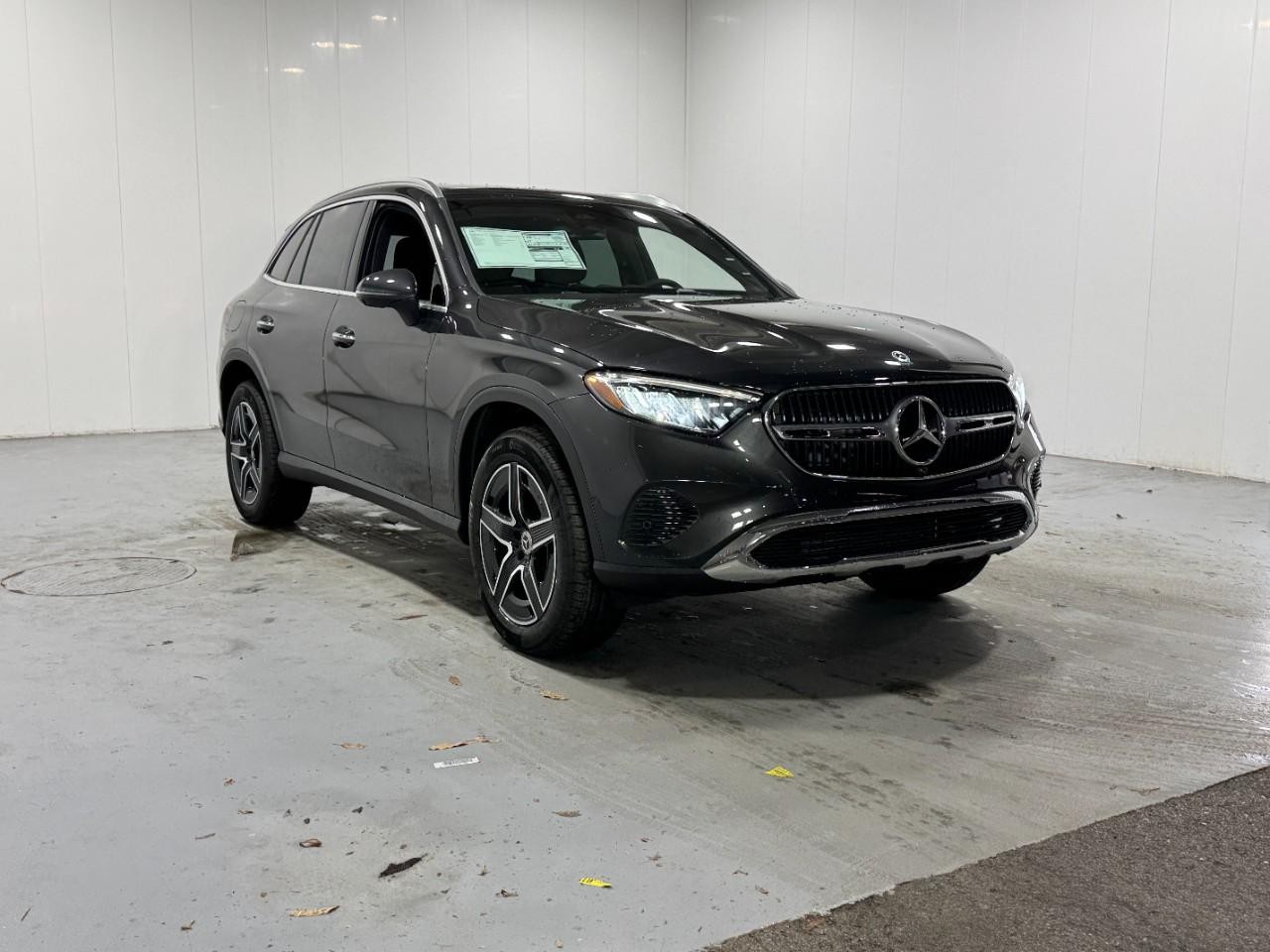 Mercedes-Benz GLC Vehicle Full-screen Gallery Image 6