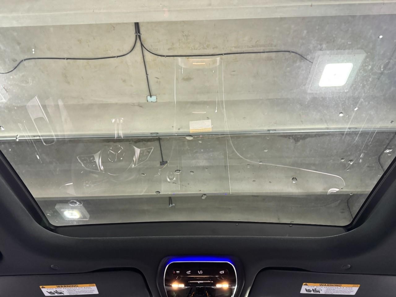 Mercedes-Benz GLC Vehicle Full-screen Gallery Image 11