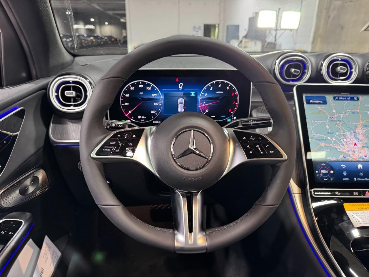Mercedes-Benz GLC Vehicle Full-screen Gallery Image 13