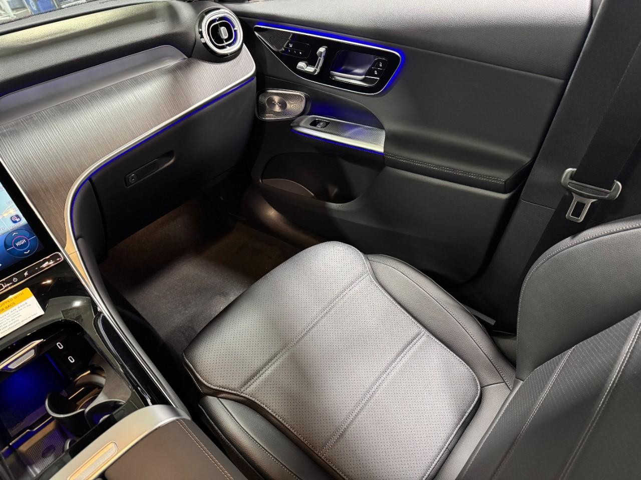 Mercedes-Benz GLC Vehicle Full-screen Gallery Image 15