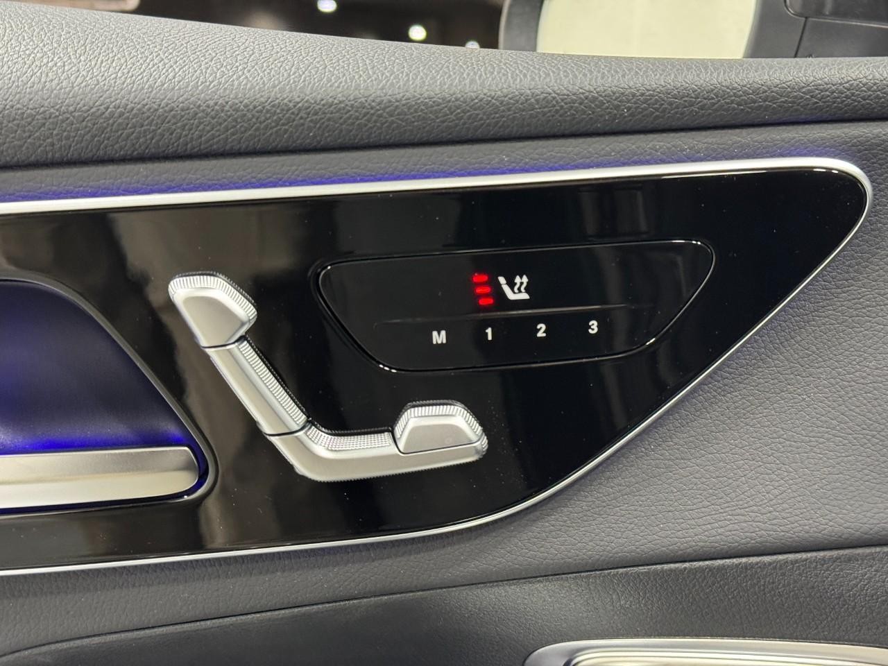 Mercedes-Benz GLC Vehicle Full-screen Gallery Image 22