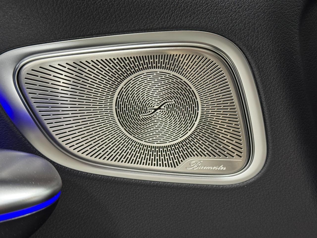 Mercedes-Benz GLC Vehicle Full-screen Gallery Image 25