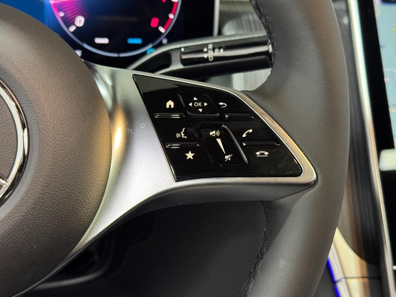 Mercedes-Benz GLC Vehicle Full-screen Gallery Image 32