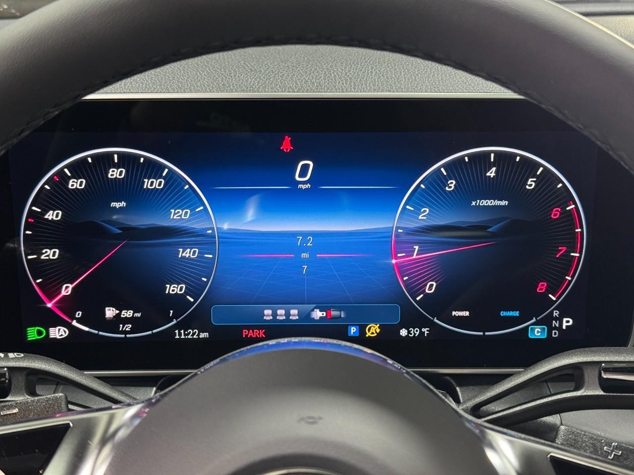 Mercedes-Benz GLC Vehicle Full-screen Gallery Image 33