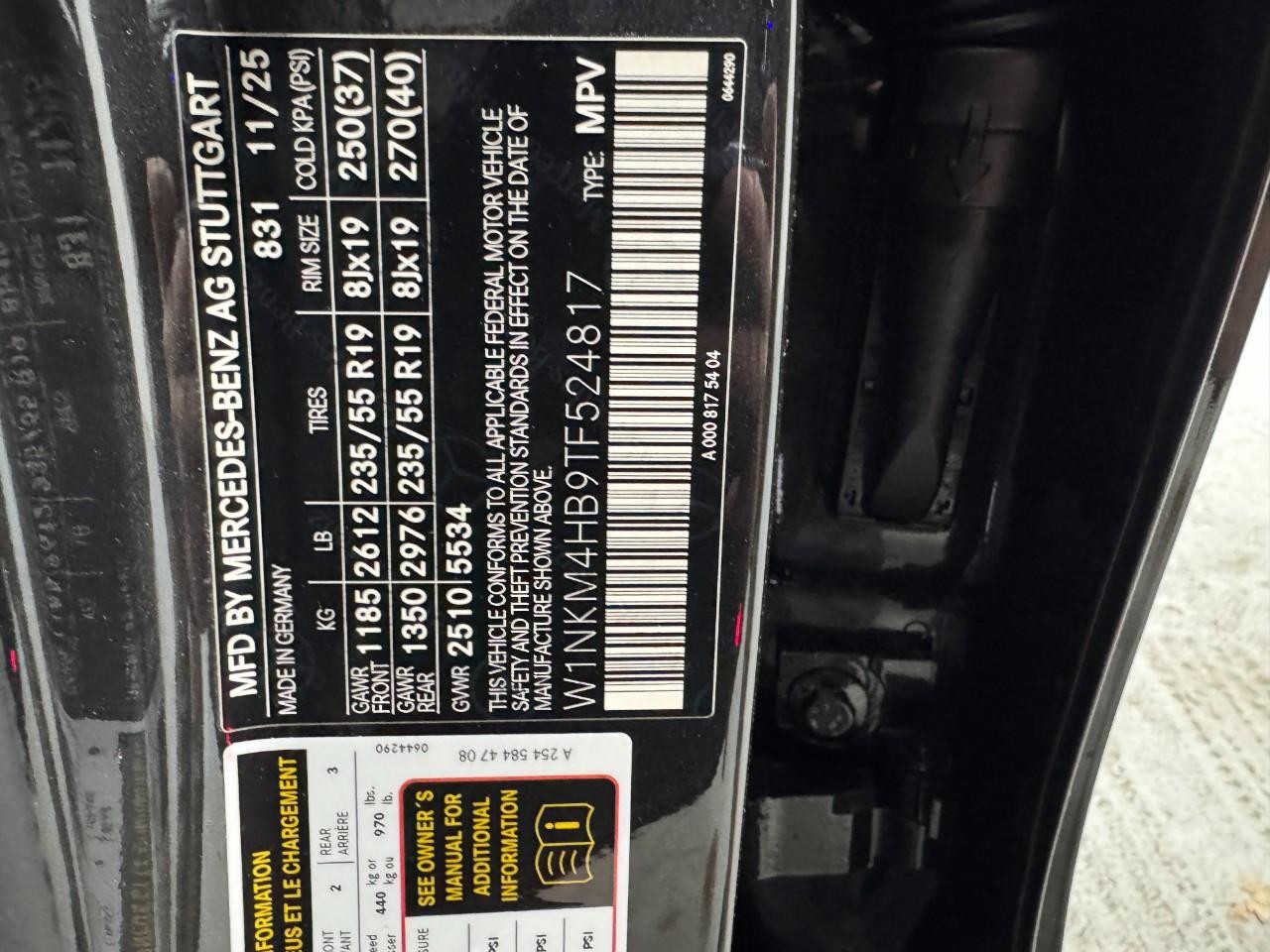 Mercedes-Benz GLC Vehicle Full-screen Gallery Image 36