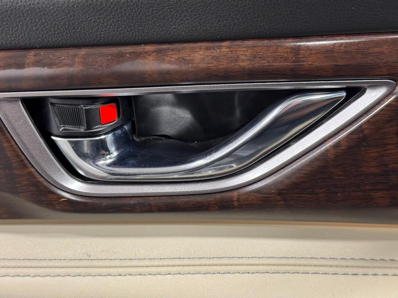 Subaru Ascent Vehicle Full-screen Gallery Image 25