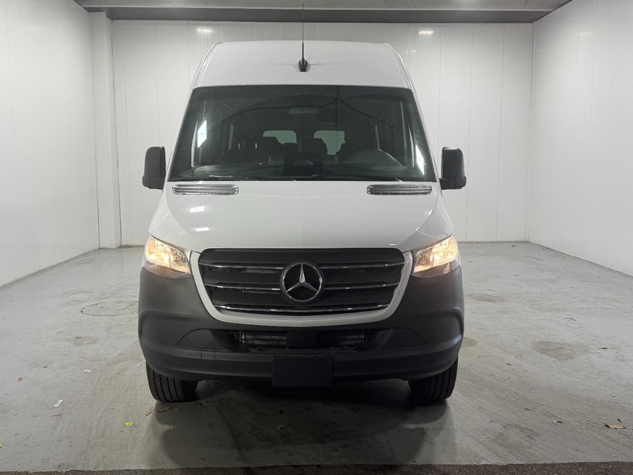Mercedes-Benz Sprinter Passenger Van Vehicle Full-screen Gallery Image 7