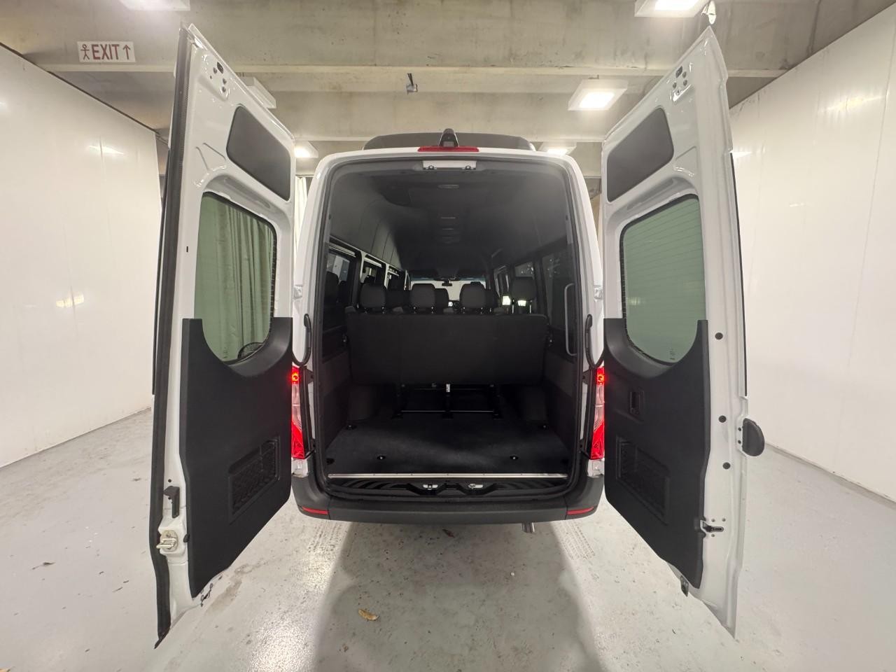 Mercedes-Benz Sprinter Passenger Van Vehicle Full-screen Gallery Image 9