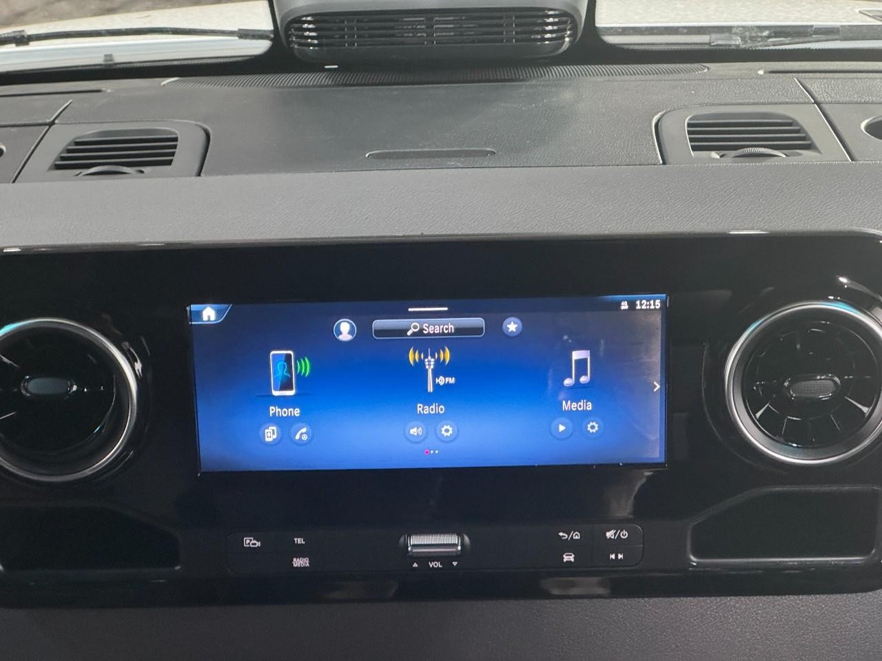 Mercedes-Benz Sprinter Passenger Van Vehicle Full-screen Gallery Image 15