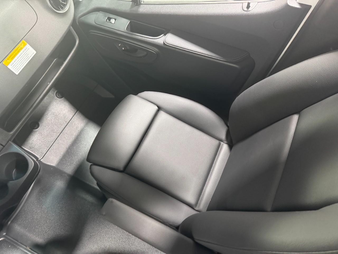 Mercedes-Benz Sprinter Passenger Van Vehicle Full-screen Gallery Image 17