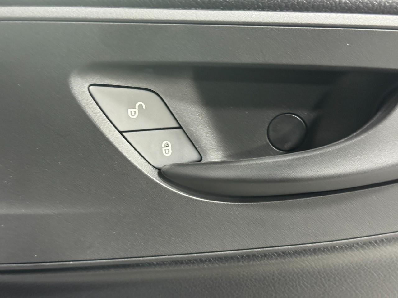 Mercedes-Benz Sprinter Passenger Van Vehicle Full-screen Gallery Image 22