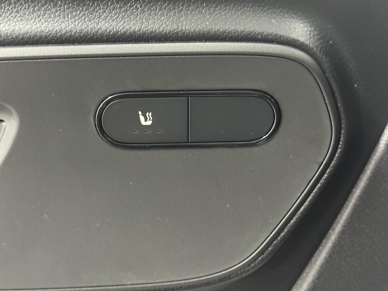 Mercedes-Benz Sprinter Passenger Van Vehicle Full-screen Gallery Image 24