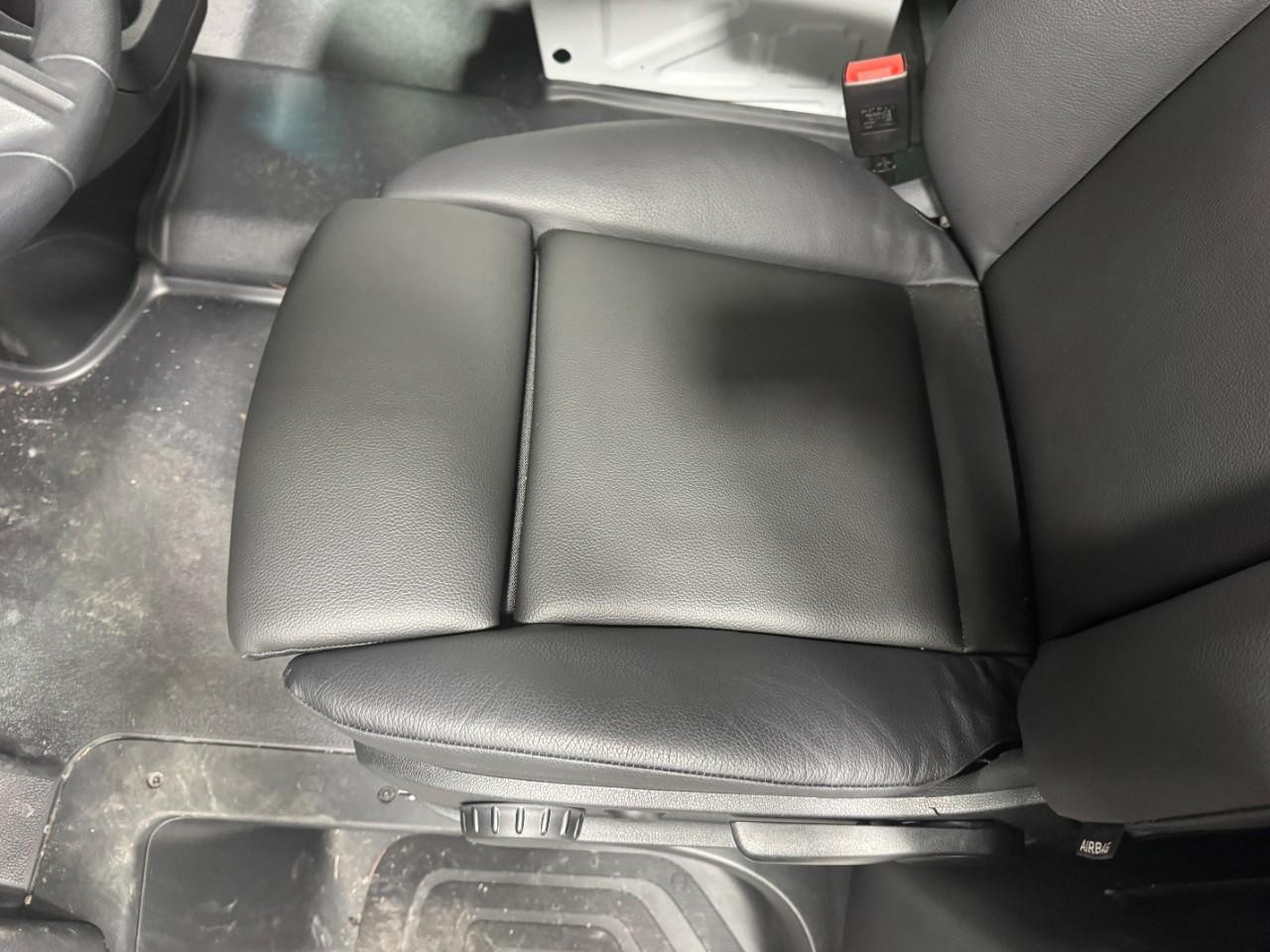 Mercedes-Benz Sprinter Passenger Van Vehicle Full-screen Gallery Image 27