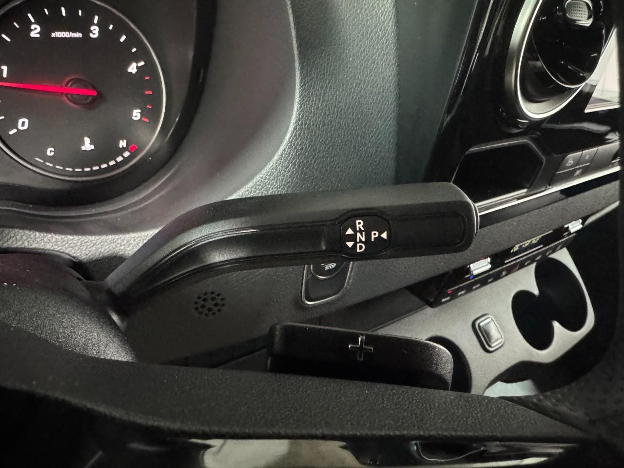 Mercedes-Benz Sprinter Passenger Van Vehicle Full-screen Gallery Image 33