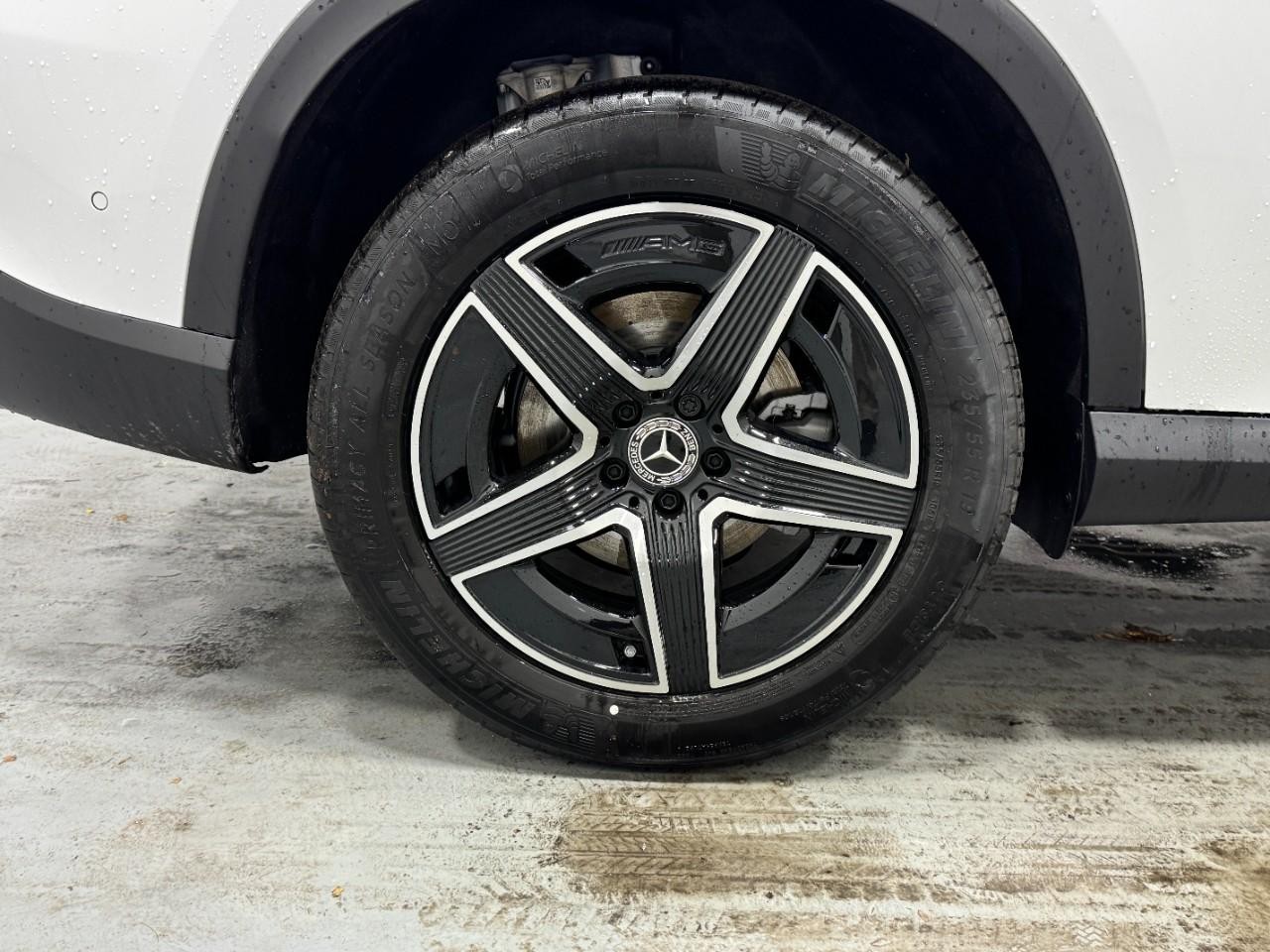 Mercedes-Benz GLC Vehicle Full-screen Gallery Image 5