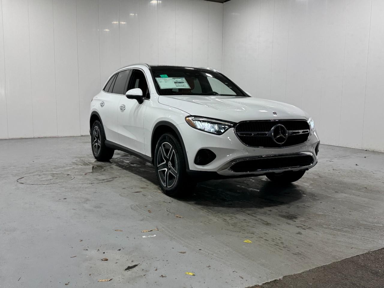 Mercedes-Benz GLC Vehicle Full-screen Gallery Image 6