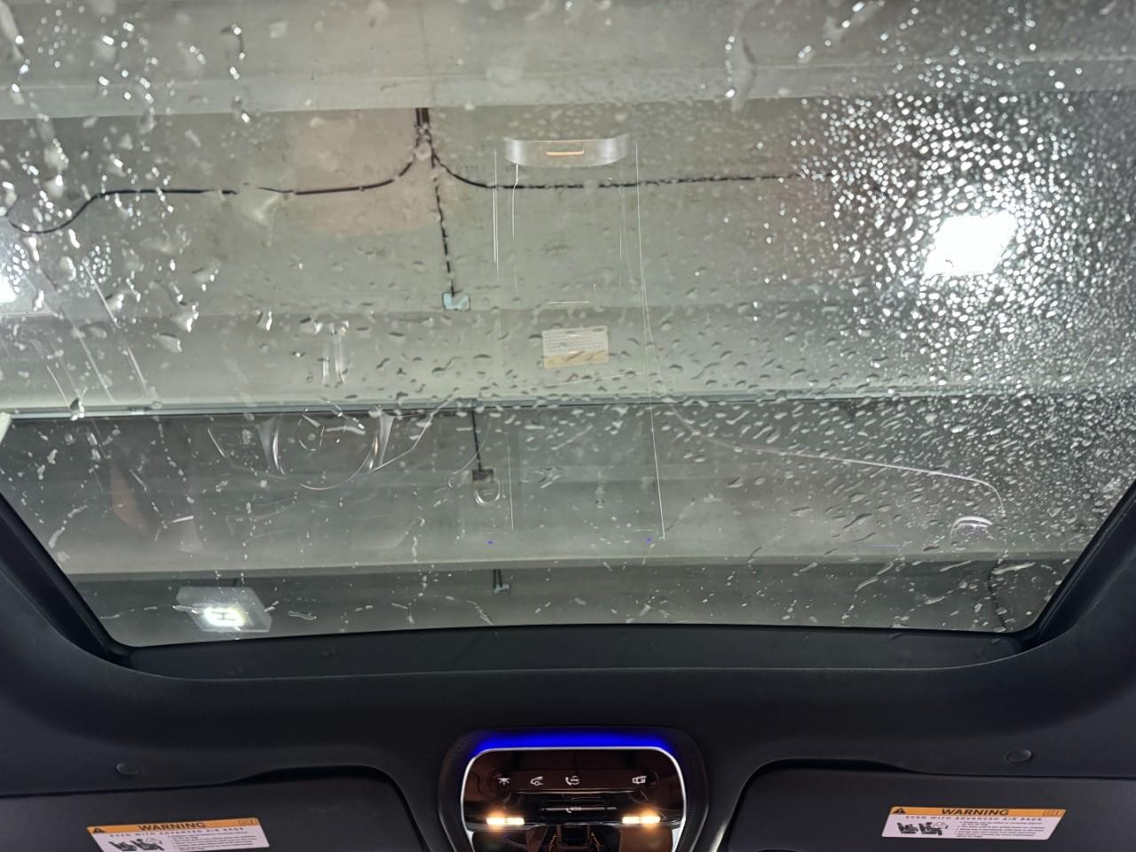 Mercedes-Benz GLC Vehicle Full-screen Gallery Image 11