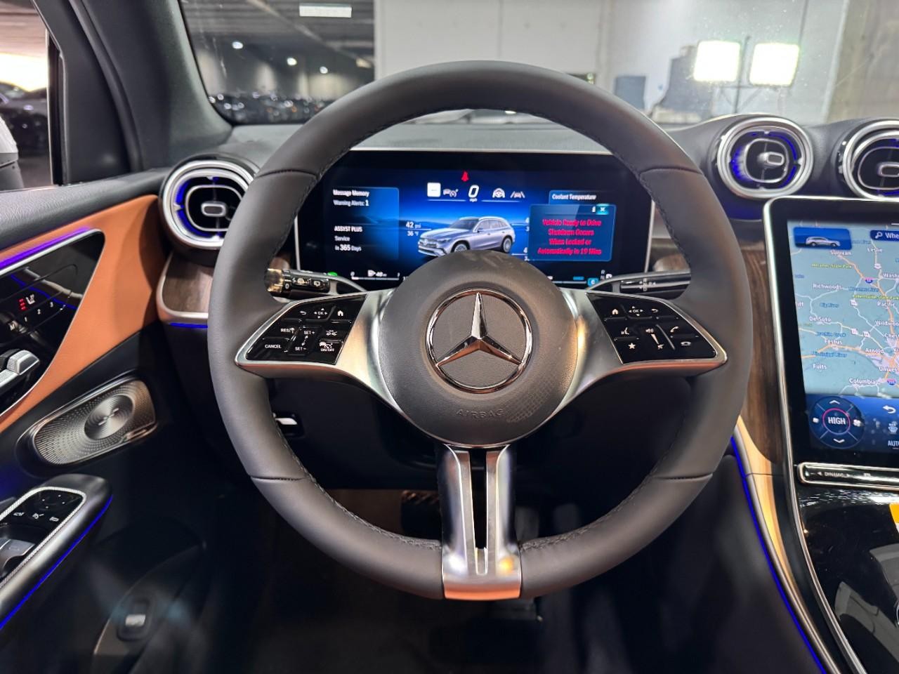 Mercedes-Benz GLC Vehicle Full-screen Gallery Image 13