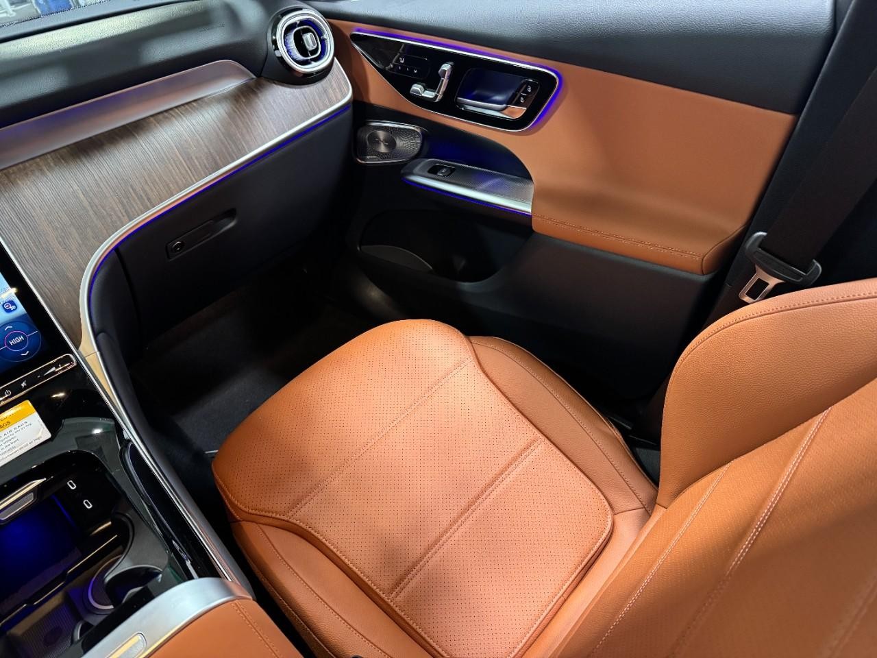 Mercedes-Benz GLC Vehicle Full-screen Gallery Image 15