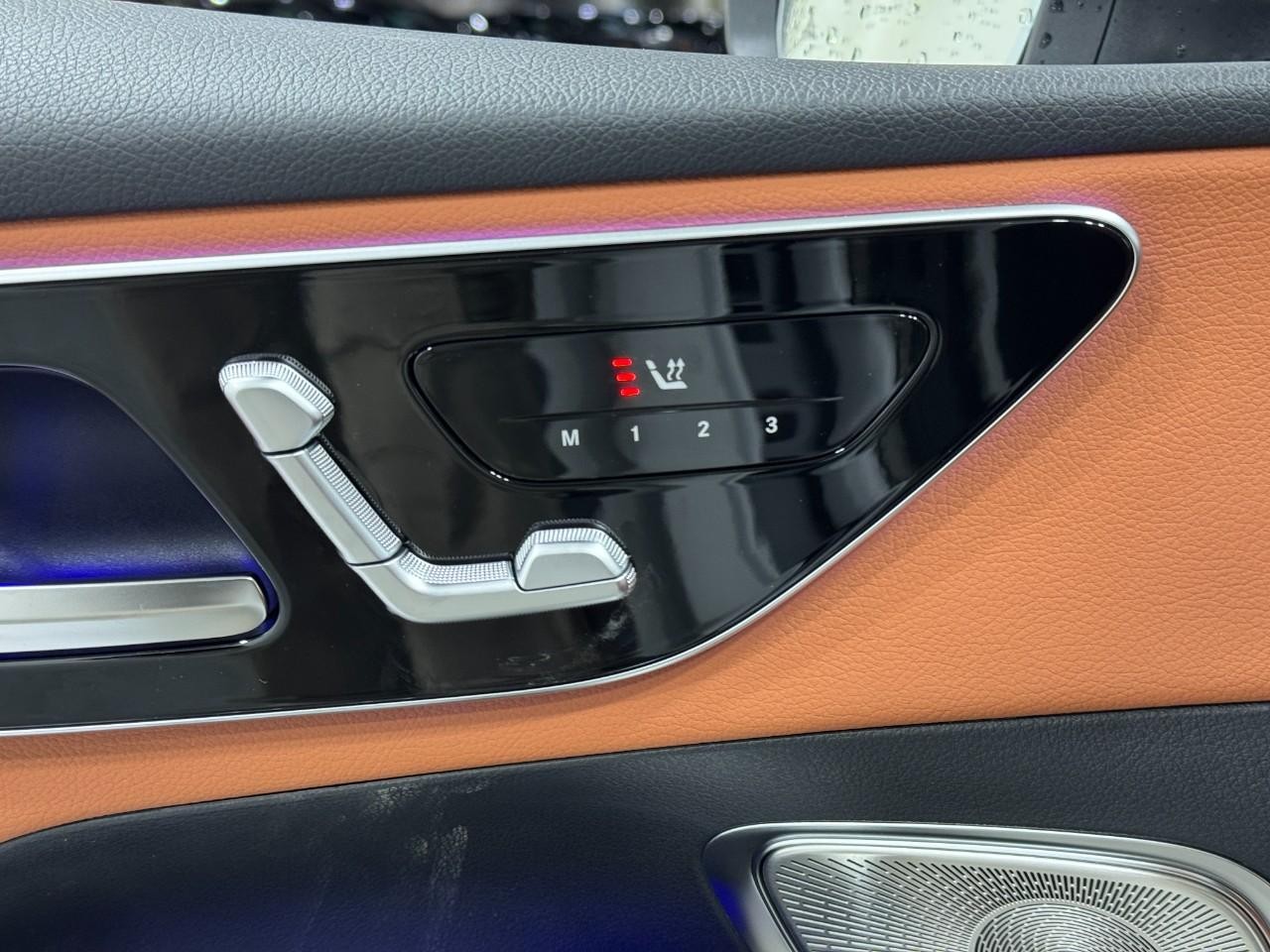 Mercedes-Benz GLC Vehicle Full-screen Gallery Image 22