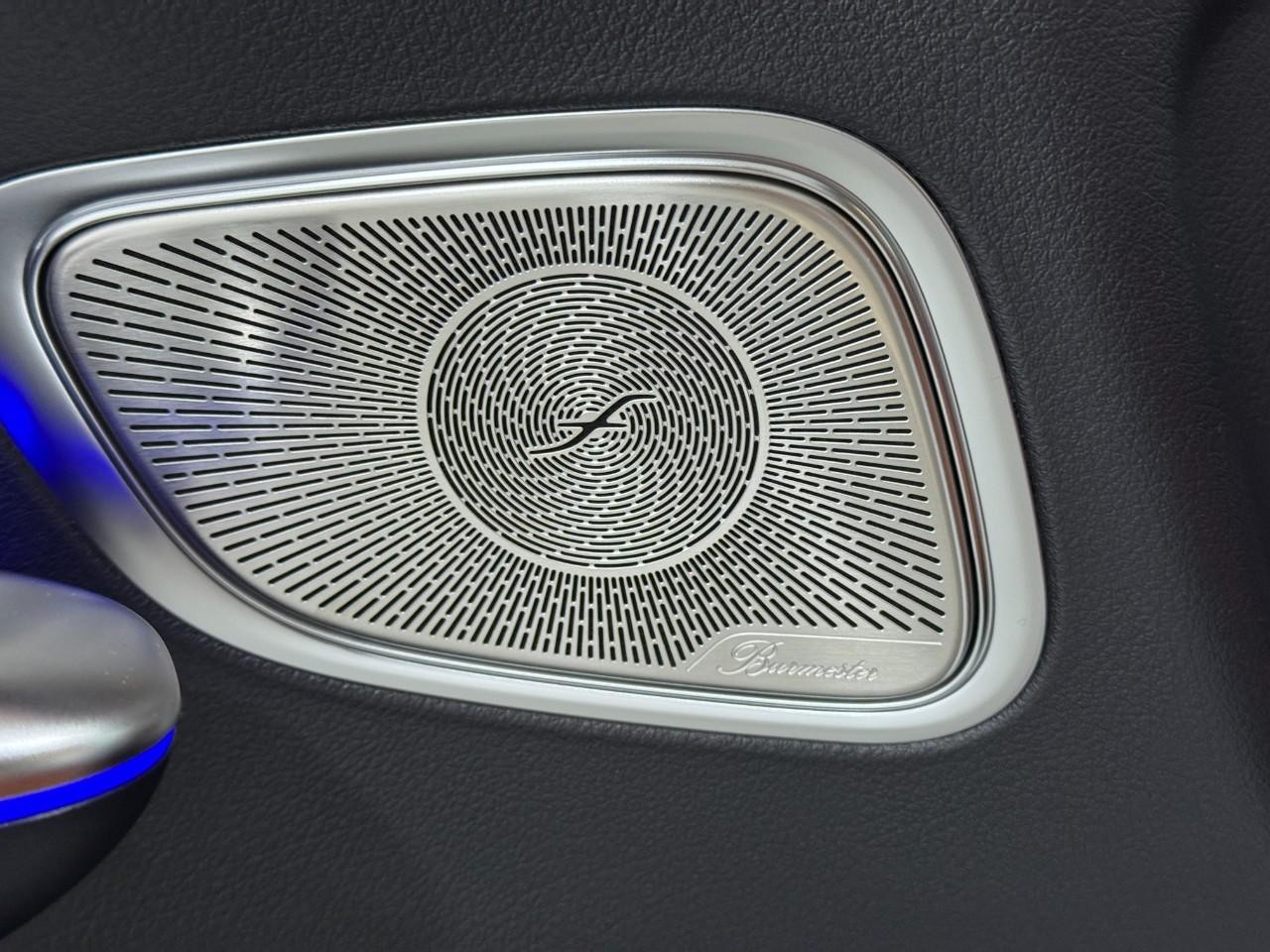 Mercedes-Benz GLC Vehicle Full-screen Gallery Image 24