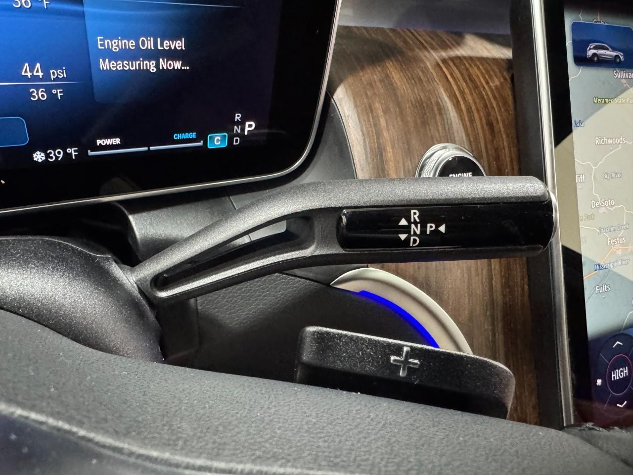 Mercedes-Benz GLC Vehicle Full-screen Gallery Image 34