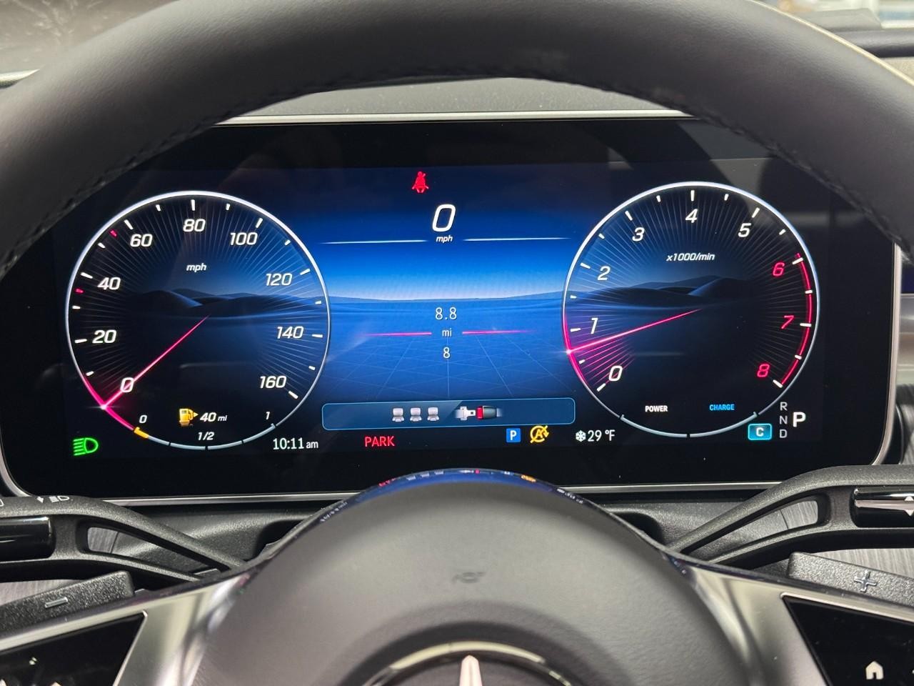 Mercedes-Benz C-Class Vehicle Full-screen Gallery Image 34