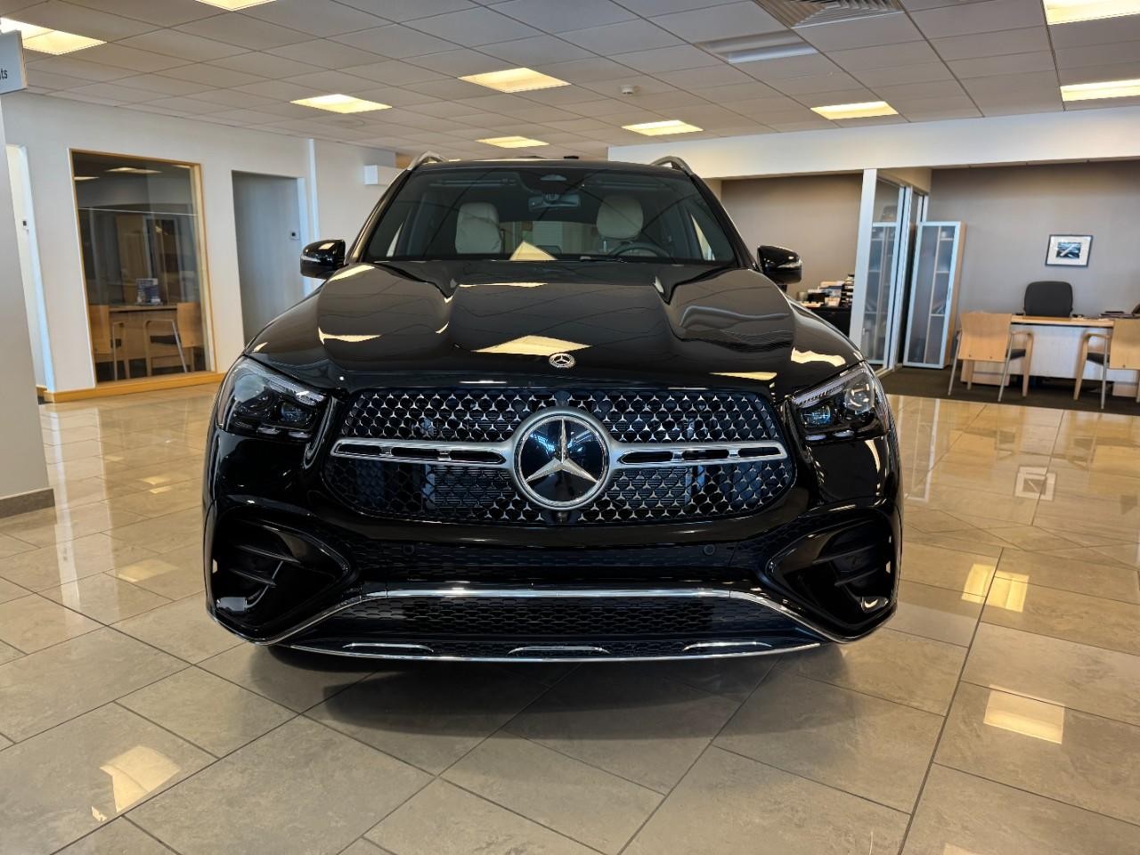 Mercedes-Benz GLE Vehicle Full-screen Gallery Image 7