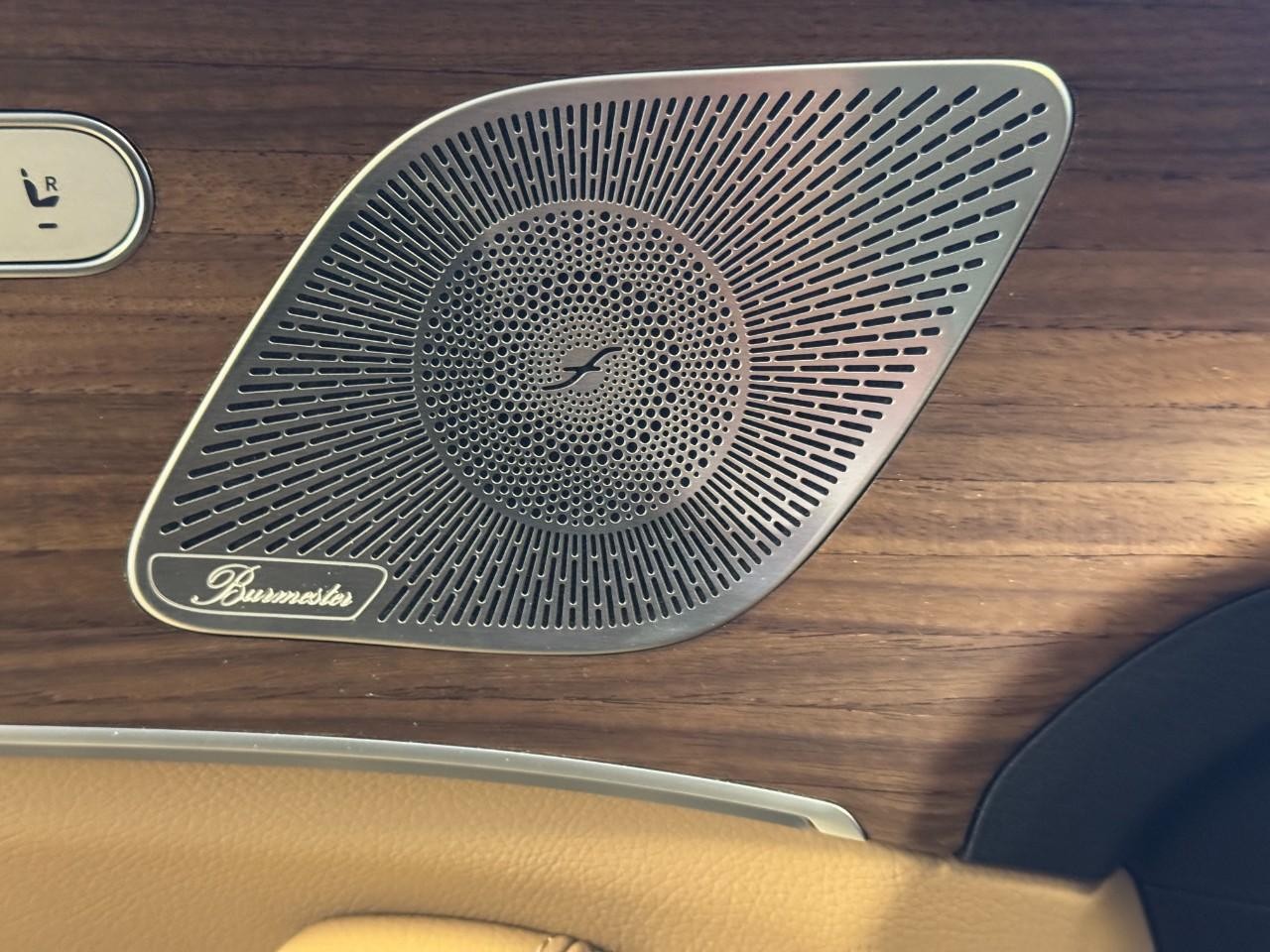 Mercedes-Benz GLE Vehicle Full-screen Gallery Image 23