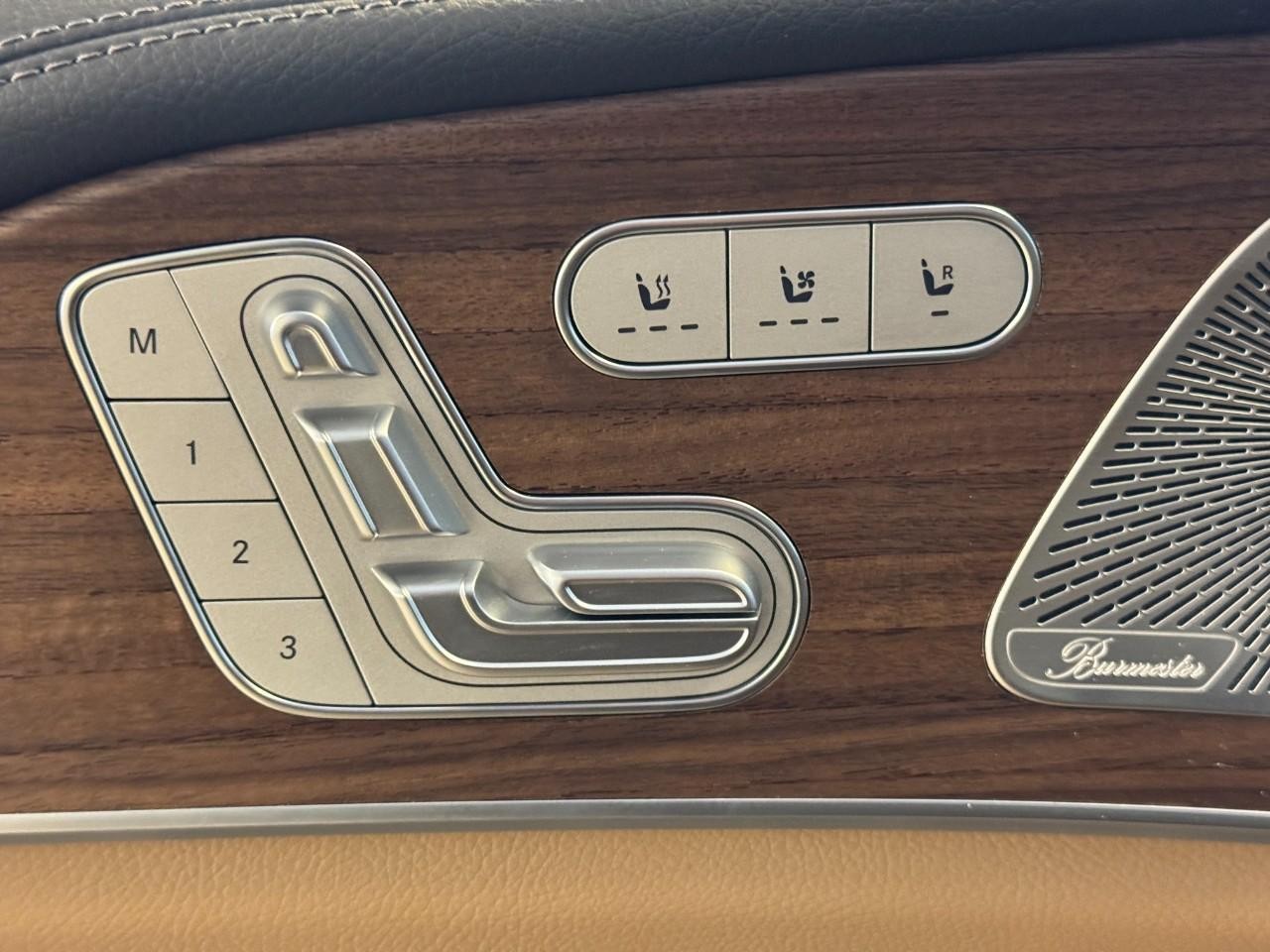 Mercedes-Benz GLE Vehicle Full-screen Gallery Image 24