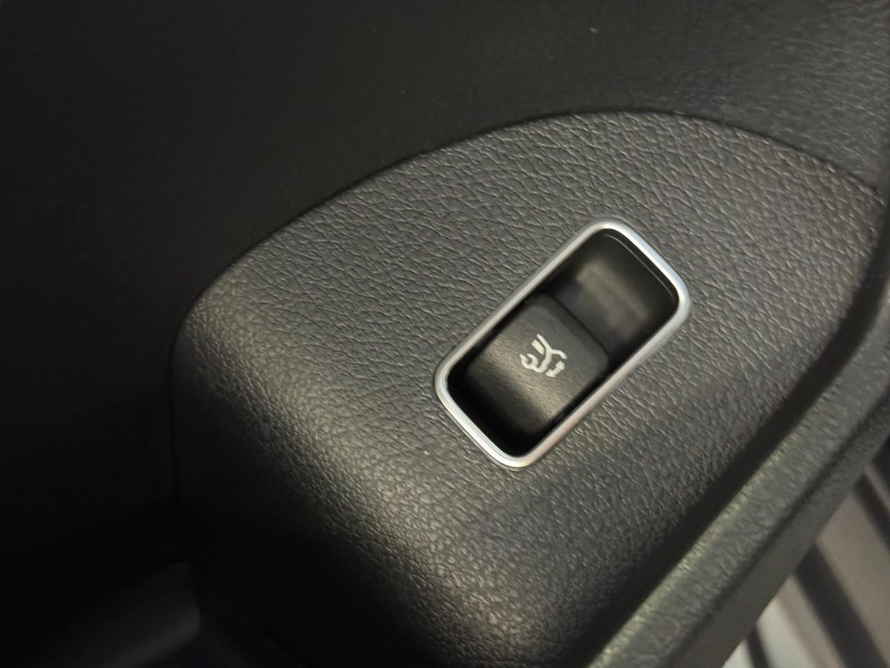 Mercedes-Benz GLE Vehicle Full-screen Gallery Image 27