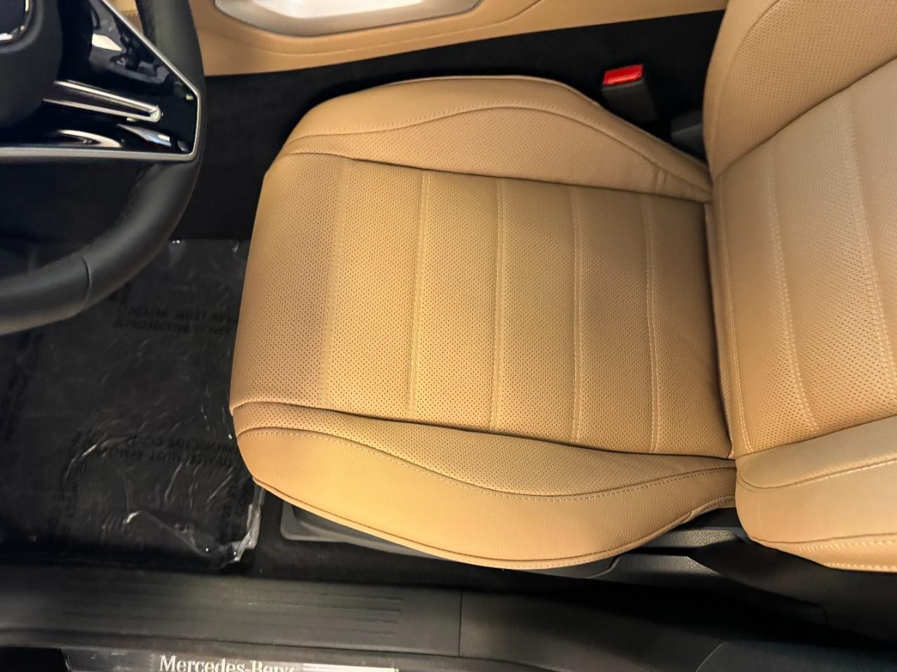 Mercedes-Benz GLE Vehicle Full-screen Gallery Image 29