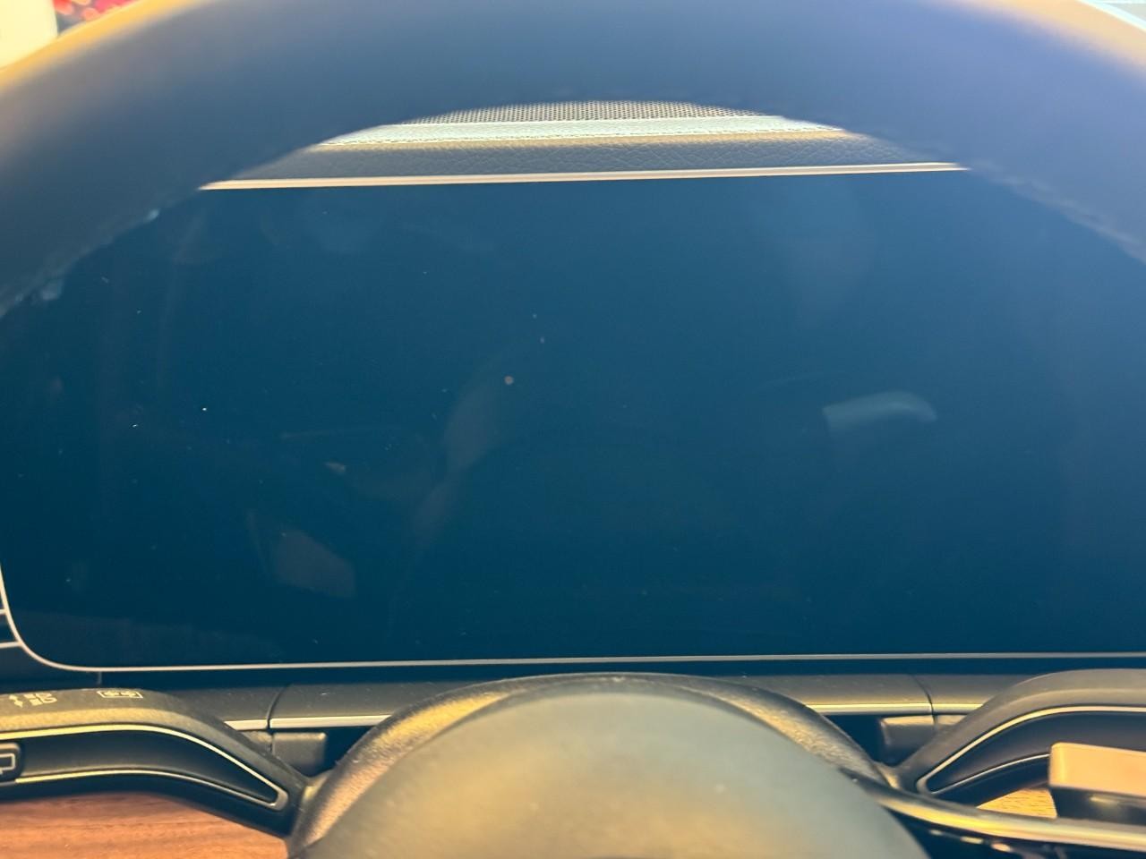 Mercedes-Benz GLE Vehicle Full-screen Gallery Image 33