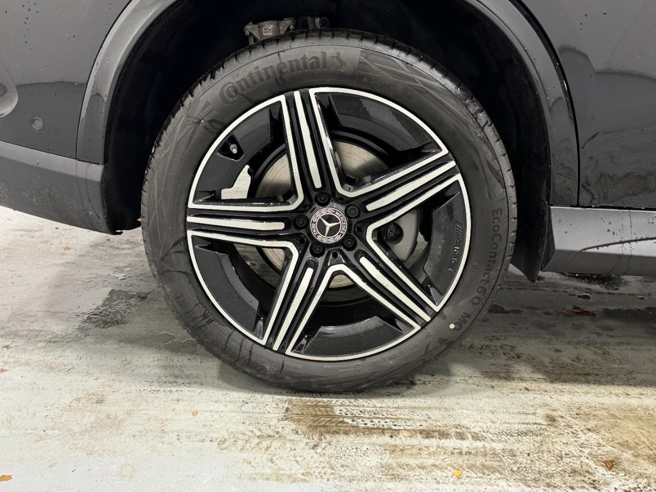 Mercedes-Benz GLC Vehicle Full-screen Gallery Image 5