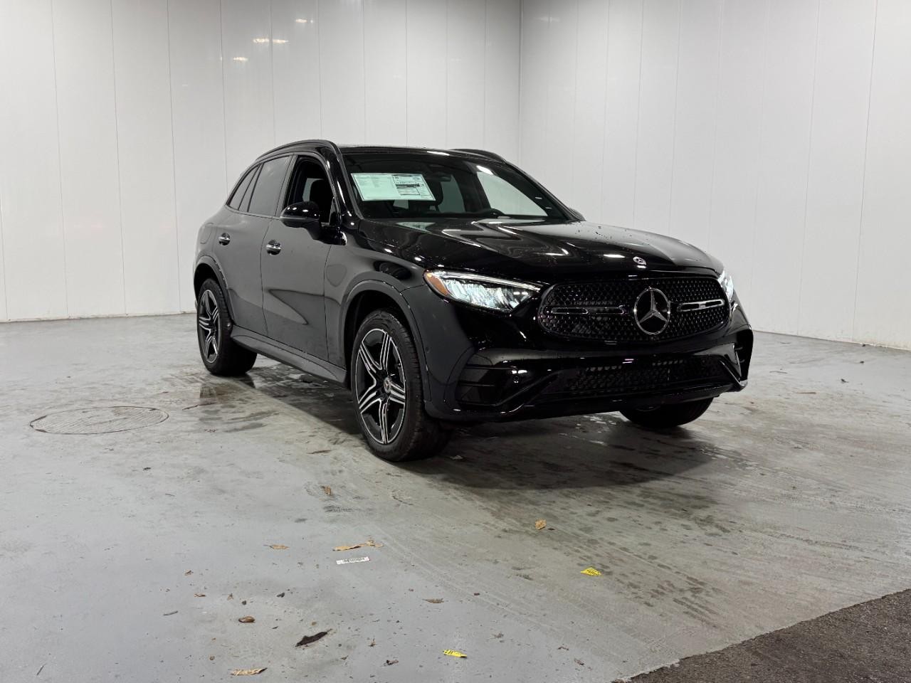 Mercedes-Benz GLC Vehicle Full-screen Gallery Image 6