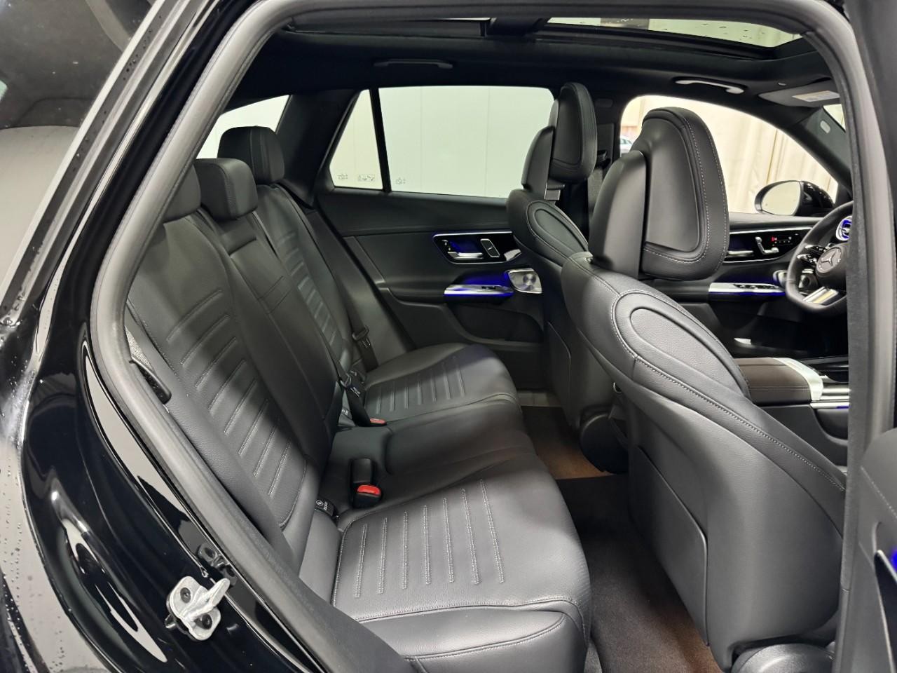 Mercedes-Benz GLC Vehicle Full-screen Gallery Image 10